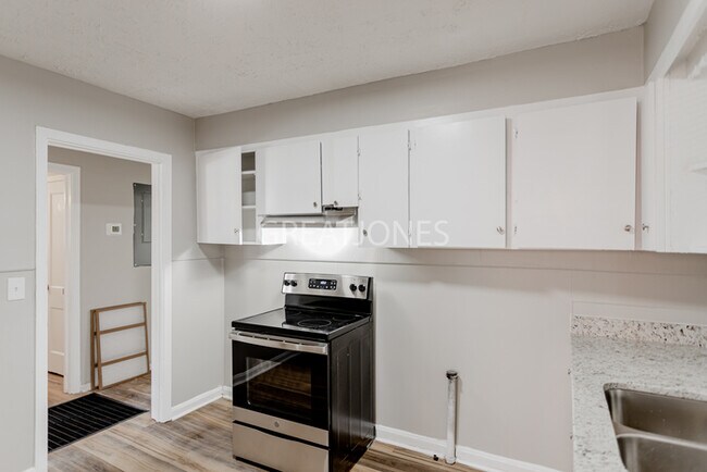 Building Photo - 2816 Pecan St