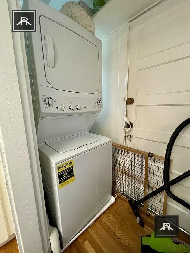 Foto del edificio - 4 bedroom in Brookline MA 02446