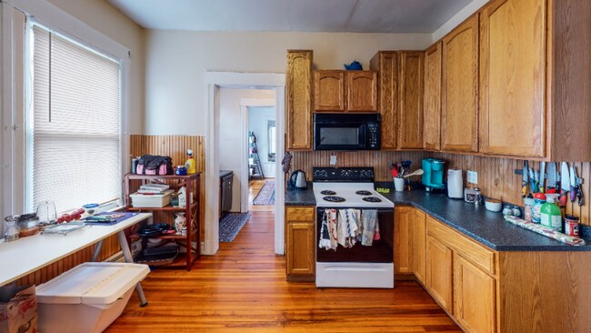 Building Photo - Large Science Hill 3BR with Dual Balcony A...