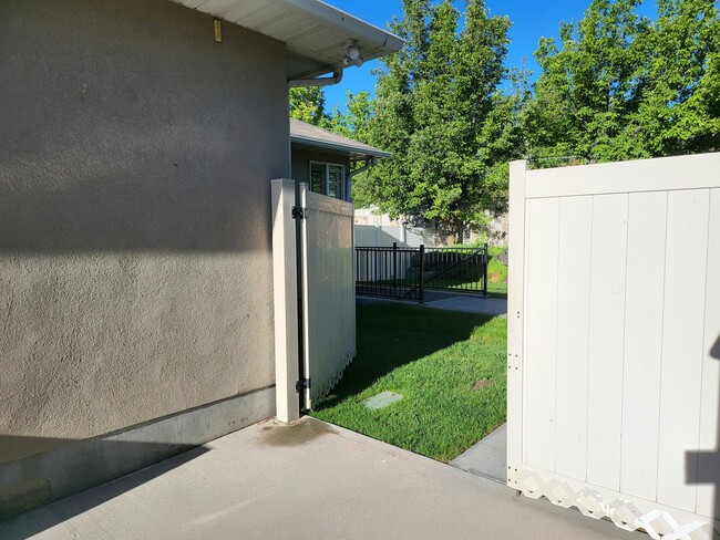 Building Photo - 1281 Fox Trot Cir