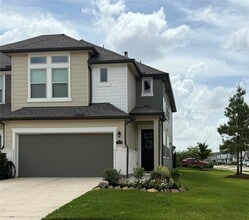 Building Photo - 5504 Hyde Park Dr