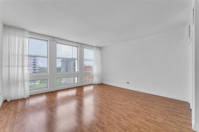 Foto del edificio - 700 Biltmore Way