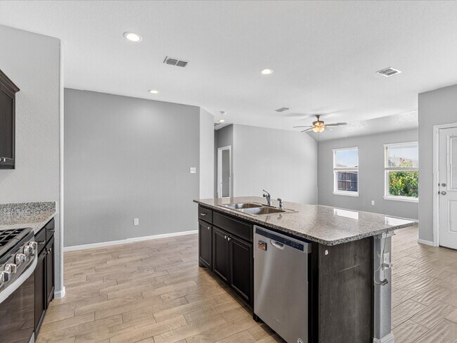 Foto del edificio - 2225 Blythwood Trail
