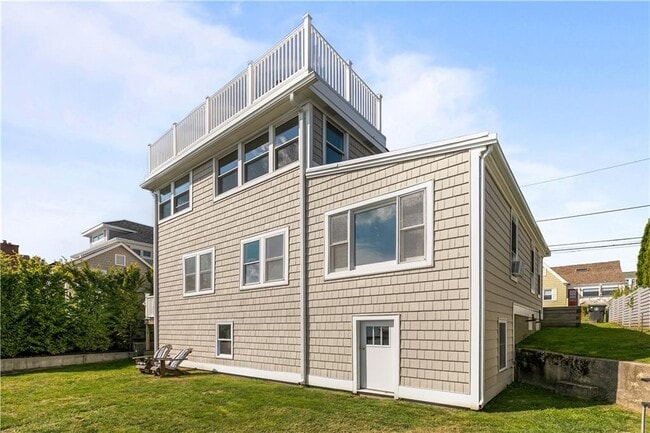 Building Photo - 38 Aquidneck Ave