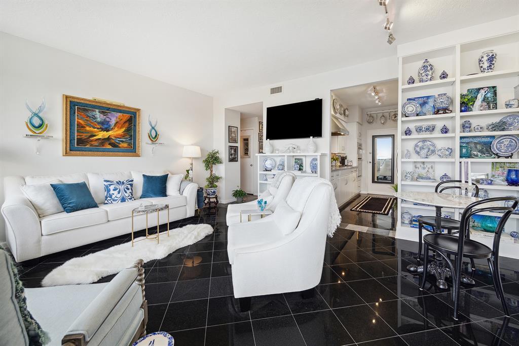 Foto principal - 5000 Montrose Blvd