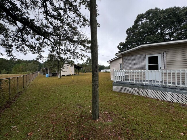 Foto del edificio - 3830 Huckleberry Rd