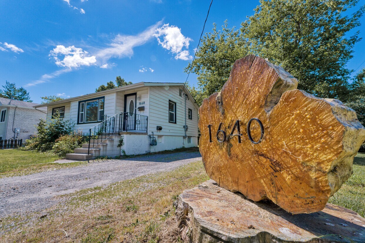 Photo principale - Spacious 3-Bedroom Main Floor Unit in King...