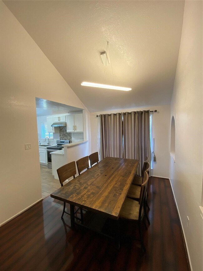 Building Photo - 4803 Shadowdale Dr