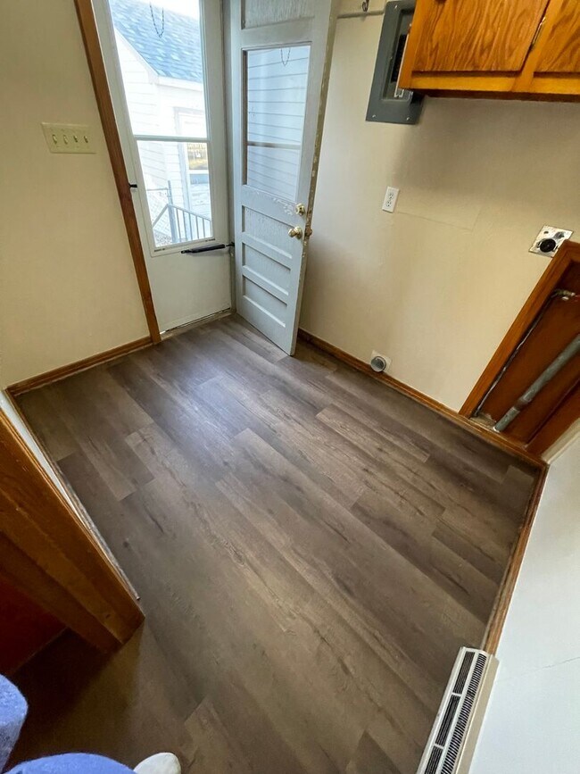 Foto del edificio - 2 Bedroom, 1 Bathroom House with Detached ...