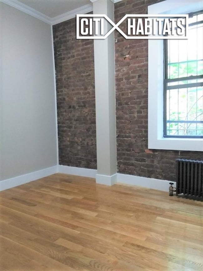 Building Photo - 918 E 14th St