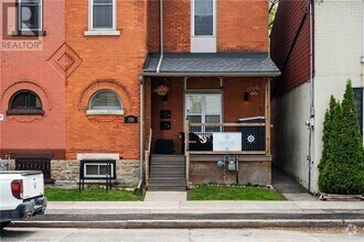 Building Photo - 550 James St N