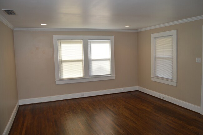 Foto del edificio - 313 W Bingham St