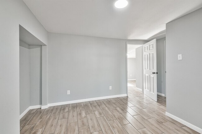 Foto del edificio - 822 Finesse Dr