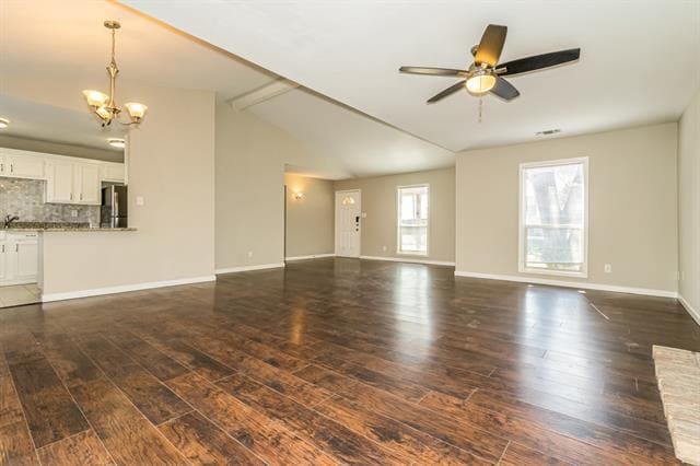 Foto del edificio - 527 Red Oak Dr