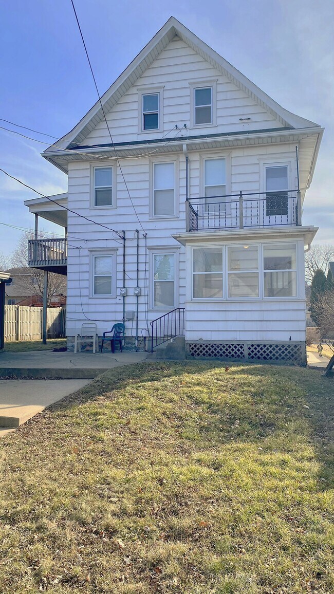 Building Photo - 1105 Minnehaha Ave E