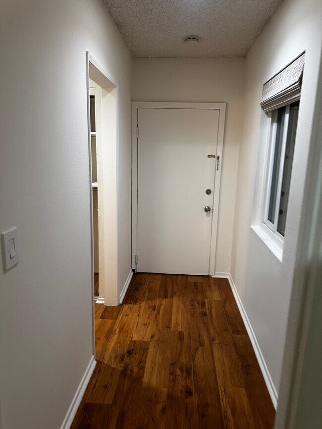 Foto del edificio - 8711 Pershing Dr