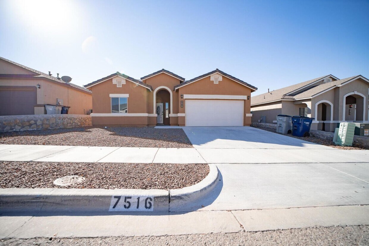 Foto principal - West El Paso 4 bed Refrig A/C
