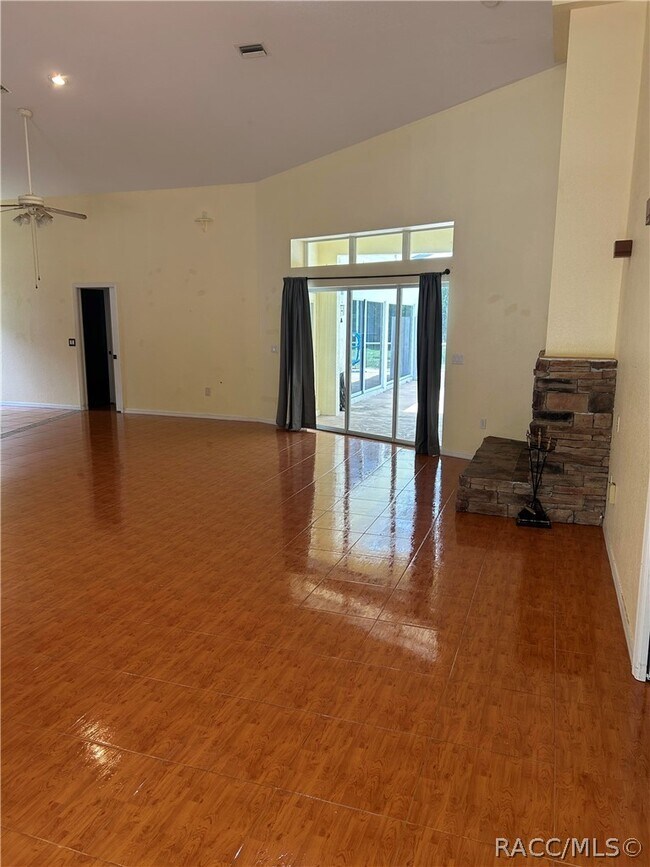 Foto del edificio - 1229 E Rockefeller Ln