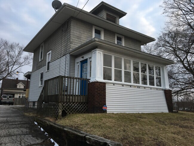 Building Photo - 1352 Sprague