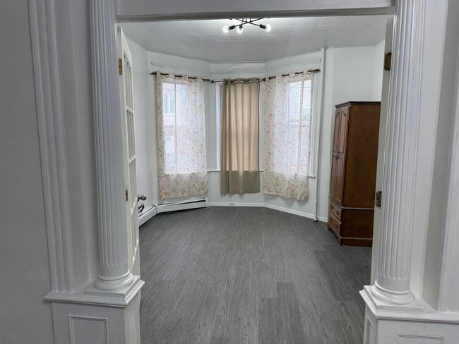 Building Photo - 122 W 20th St