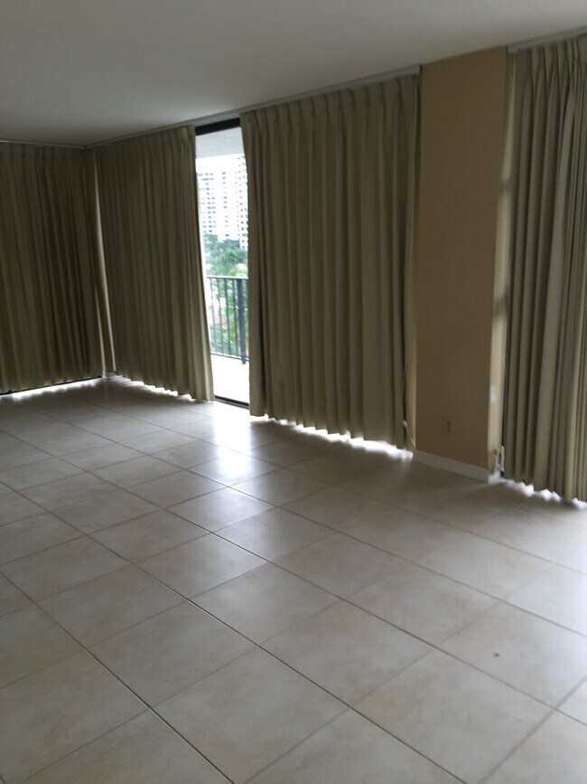 Foto del edificio - 200 Leslie Dr
