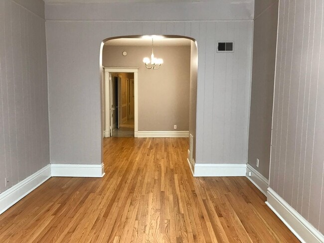 Building Photo - 845 N Mozart St