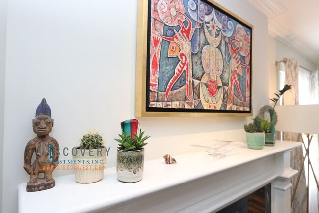 Building Photo - Sophisticated Piedmont Colonial with Enclosed Yard