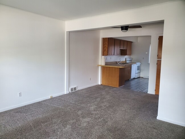 Building Photo - 206 S Maple Ave