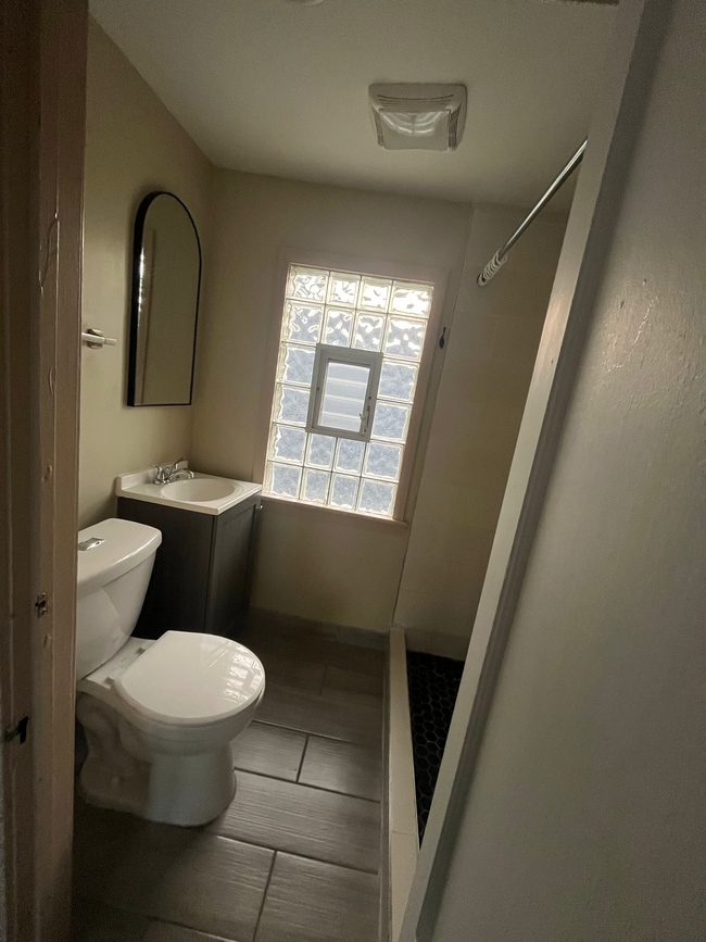 Foto del edificio - 5131 W Dakin St