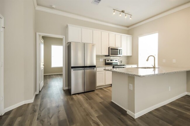 Foto del edificio - 9910 Crescent Cove Dr