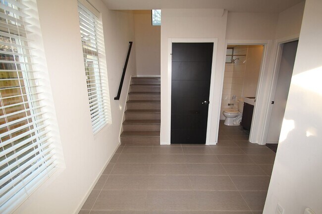 Foto del edificio - LUXURY BALLARD TOWNHOME W HIGH END FINISHE...