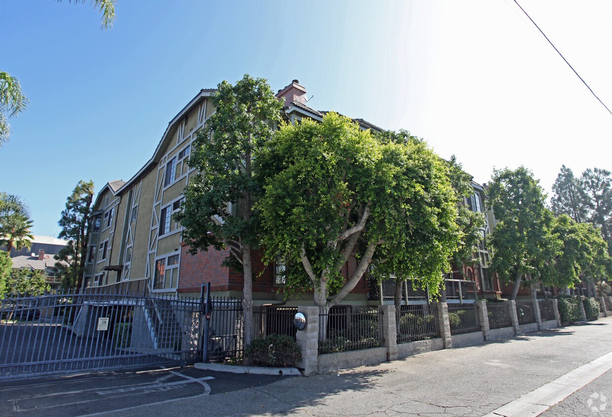 Building Photo - Regent Court