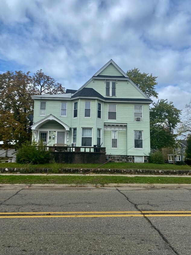 55 Fremont St Unit 3, Battle Creek, MI 49017 Room for Rent in Battle