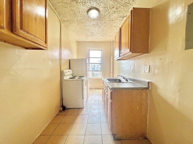 Foto del edificio - 882 Bryant Ave