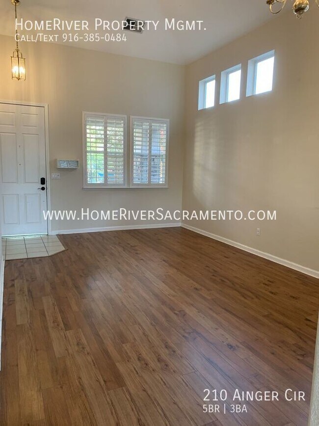 Foto del edificio - 210 Ainger Cir