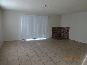 Building Photo - 1045 W Newgrove St