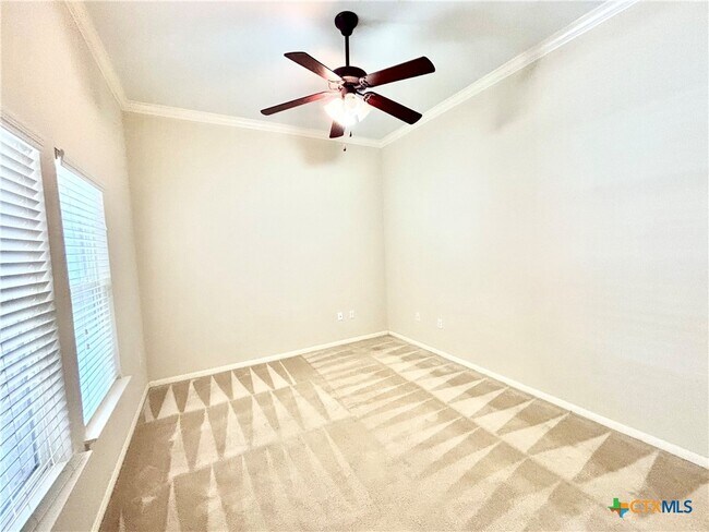 Building Photo - 310 Yosemite Dr