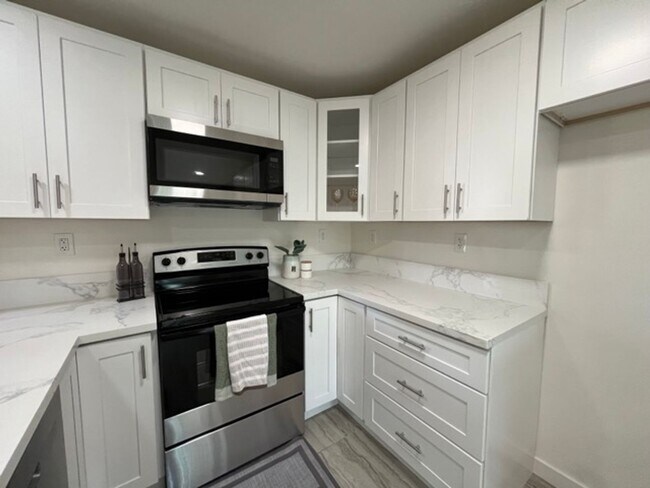 Foto del edificio - Downstairs 1 Bedroom Unit in Orange