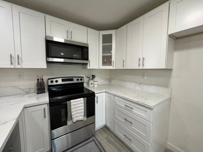 Photo - Downstairs 1 Bedroom Unit in Orange Apartment