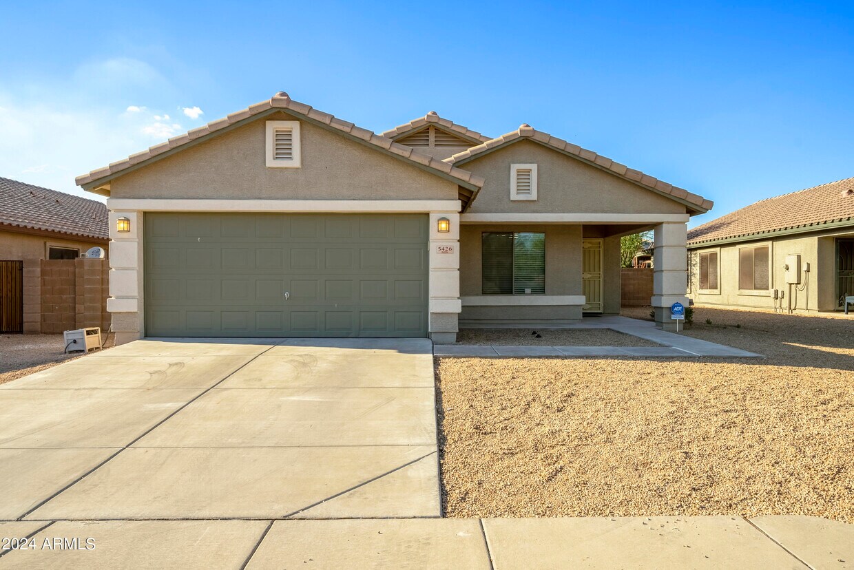 Foto principal - 5426 W Magdalena Ln