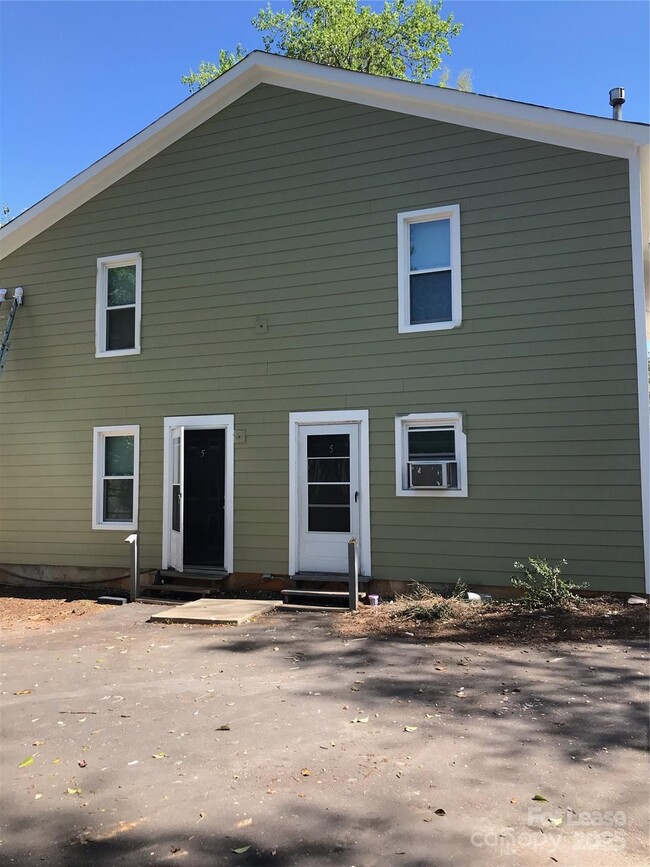 Building Photo - 3805 Miriam Dr