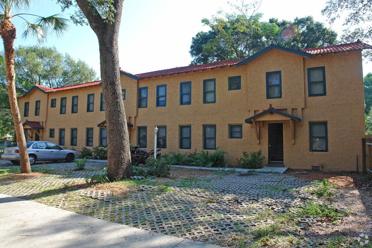 Primary Photo - Spiegel Apartments