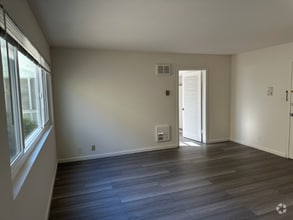 Building Photo - 565 8th Ave