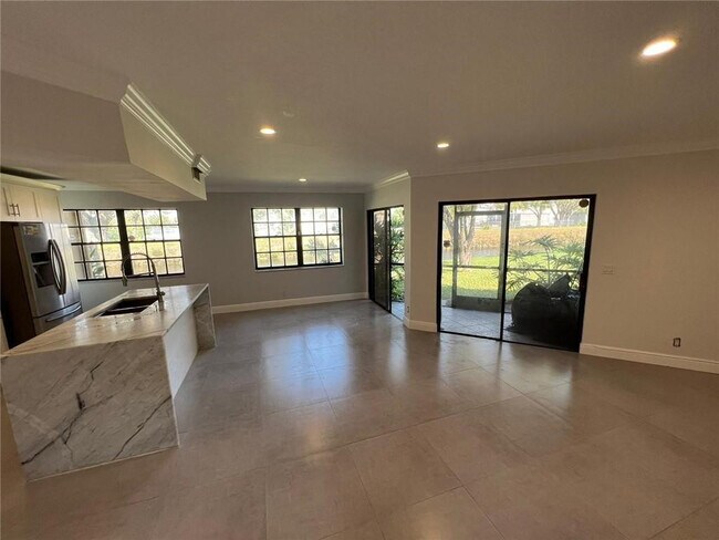 Foto del edificio - 9015 W Sunrise Blvd