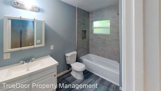 Building Photo - 1 br, 1.5 bath House - 150 W. Olive St.
