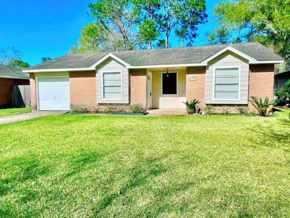 Foto principal - 16915 Forest Bend Ave