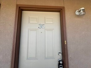 Building Photo - 1610 E Plum St