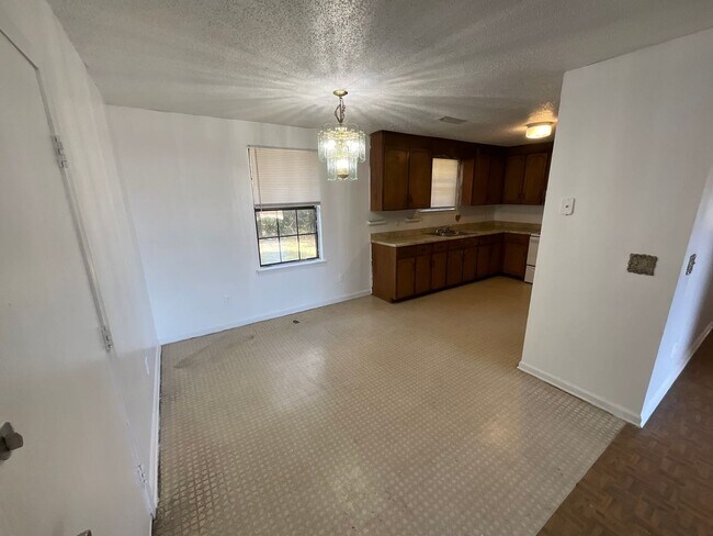 Foto del edificio - 4229 Village Ct