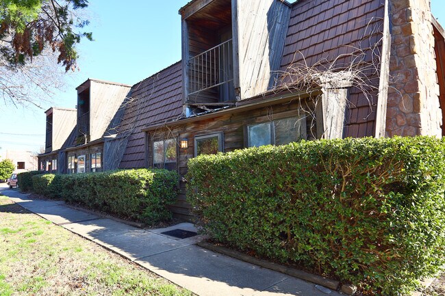 Building Photo - 423 W Comanche St