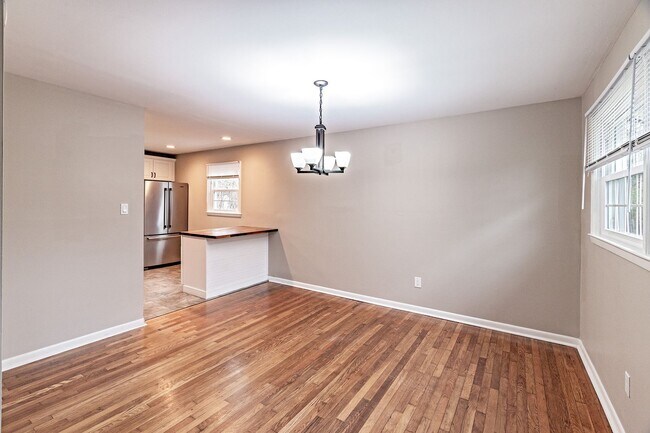 Foto del edificio - Hyde Park! 3 bedroom, 2.5 bathroom single family home